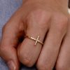 bague croix or jaune diamants blancs or 18 carats recyclé aupiho joaillerie