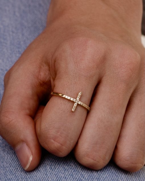 bague croix or jaune diamants blancs or 18 carats recyclé aupiho joaillerie