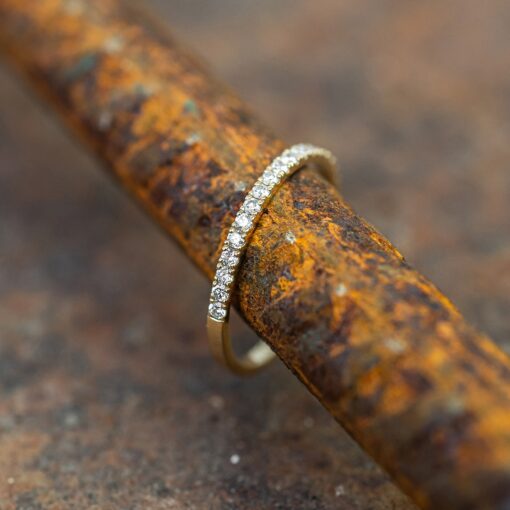 bague alliance or jaune et diamants blancs or recyclé 18 carats aupiho joaillerie