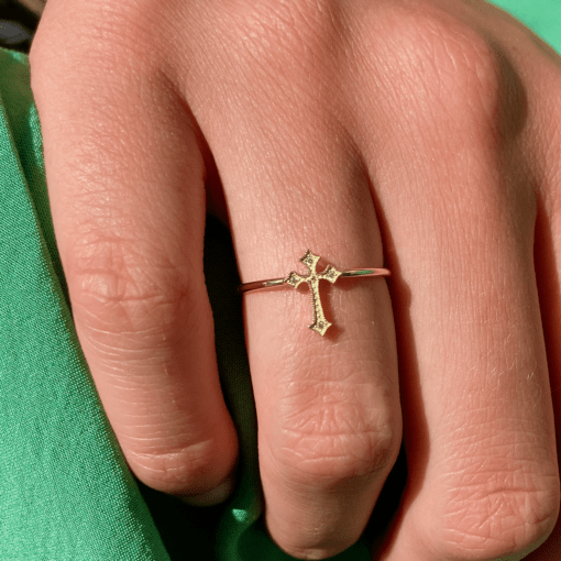 bague croix or jaune et diamants blancs or recyclé 18 carats aupiho joaillerie