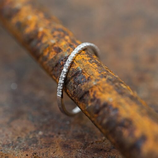 bague alliance or blanc et diamants blancs or recyclé 18 carats aupiho joaillerie