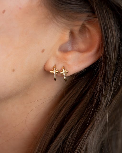 boucle d'oreille croix obsession or jaune diamants blancs aupiho joaillerie
