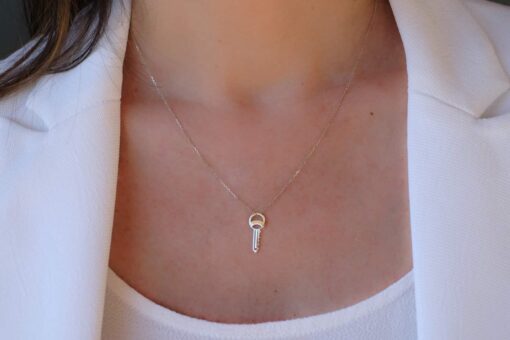 collier clé or blanc or recyclé 18 carats sésame aupiho joaillerie
