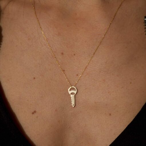 collier clé or jaune or recyclé 18 carats sésame aupiho joaillerie