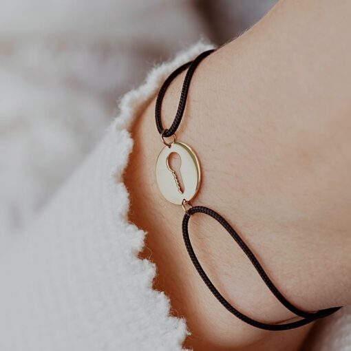 bracelet cordon médaille clé or jaune 18 carats recyclé aupiho joaillerie