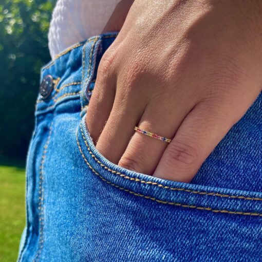 bague alliance or jaune et saphirs multicolores or recyclé 18 carats aupiho joaillerie