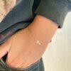 bracelet croix or jaune or recyclé 18 carats aupiho joaillerie