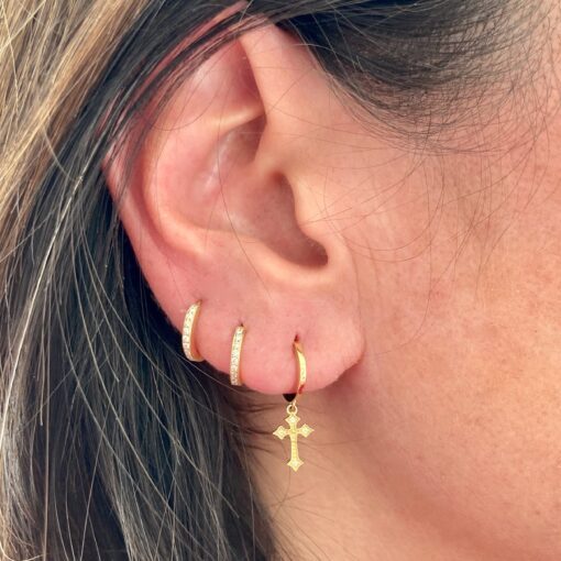 boucle d'oreille or jaune et diamants blancs or recyclé 18 carats créole aupiho joaillerie