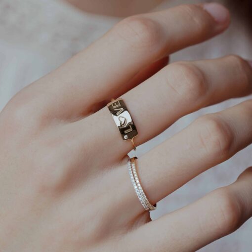 bague rectangle love or jaune et diamant blanc or recyclé 18 carats aupiho joaillerie