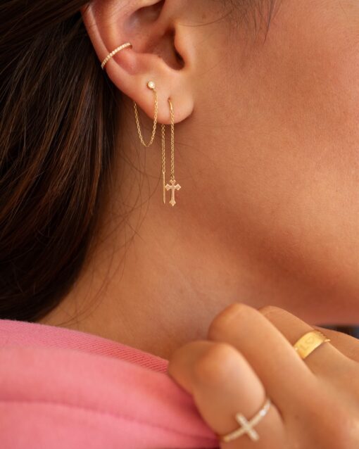 boucle d'oreille croix chaine or jaune or recyclé 18 carats illusion aupiho joaillerie