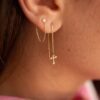 boucle d'oreille croix chaine or jaune or recyclé 18 carats illusion aupiho joaillerie