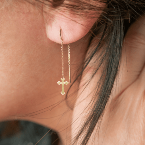 boucle d'oreille croix chaine or jaune or recyclé 18 carats aupiho joaillerie