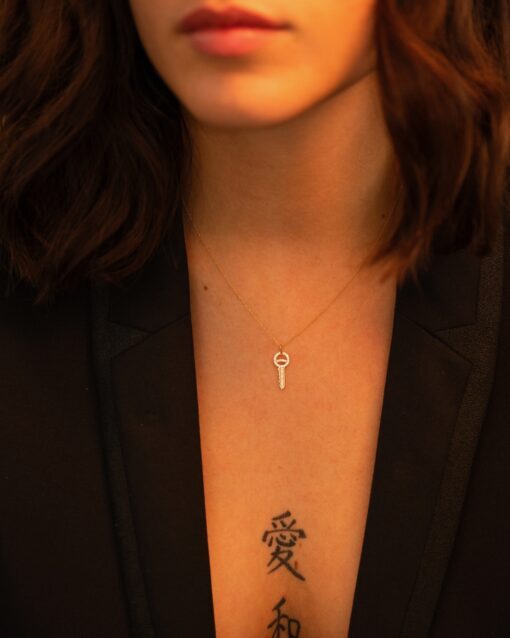 collier cle or jaune et diamants blancs or recyclé 18 carats sesame aupiho joaillerie