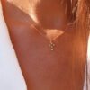 collier chaîne croix en or arlésienne diamants blancs or recyclé 18 carats bijoux symbole protection aupiho