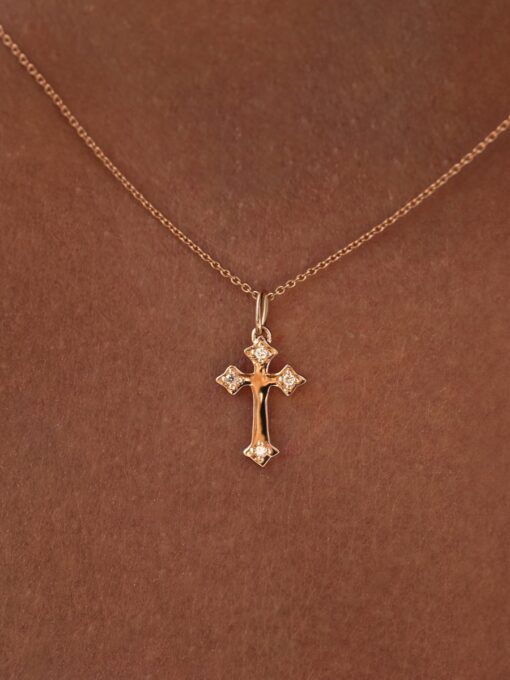 collier chaîne croix en or arlésienne diamants blancs or recyclé 18 carats bijoux symbole protection aupiho