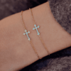 bracelet croix or jaune et diamants blancs or recyclé 18 carats aupiho joaillerie