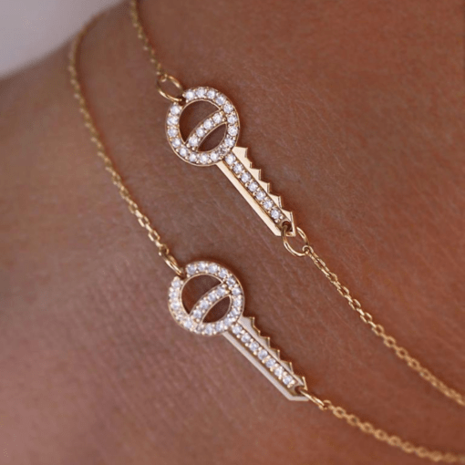 bracelets clé diamants blancs or jaune 18 carats recyclé chaîne fine en or aupiho joaillerie