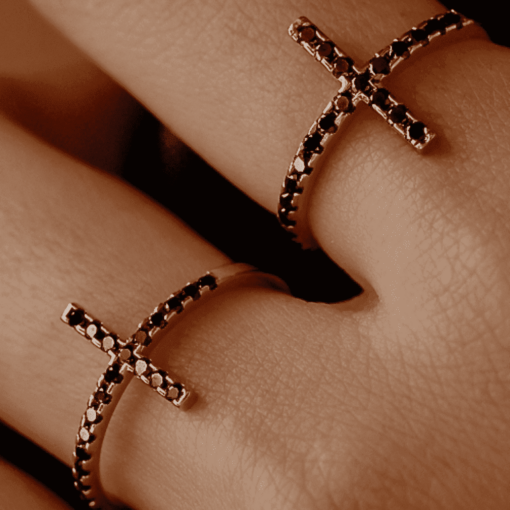 bague croix or et diamants noirs or recyclé 18 carats captive aupiho joaillerie