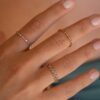 bague fine or et saphirs multicolores or recyclé 18 carats arc en ciel aupiho joaillerie