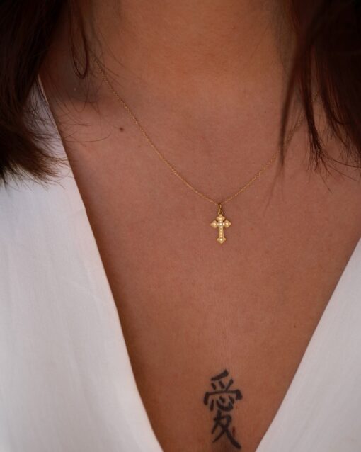 collier croix or jaune et diamants blancs or recyclé 18 carats romy aupiho joaillerie