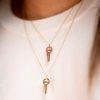 collier clé saphirs roses or jaune sésame aupiho joaillerie